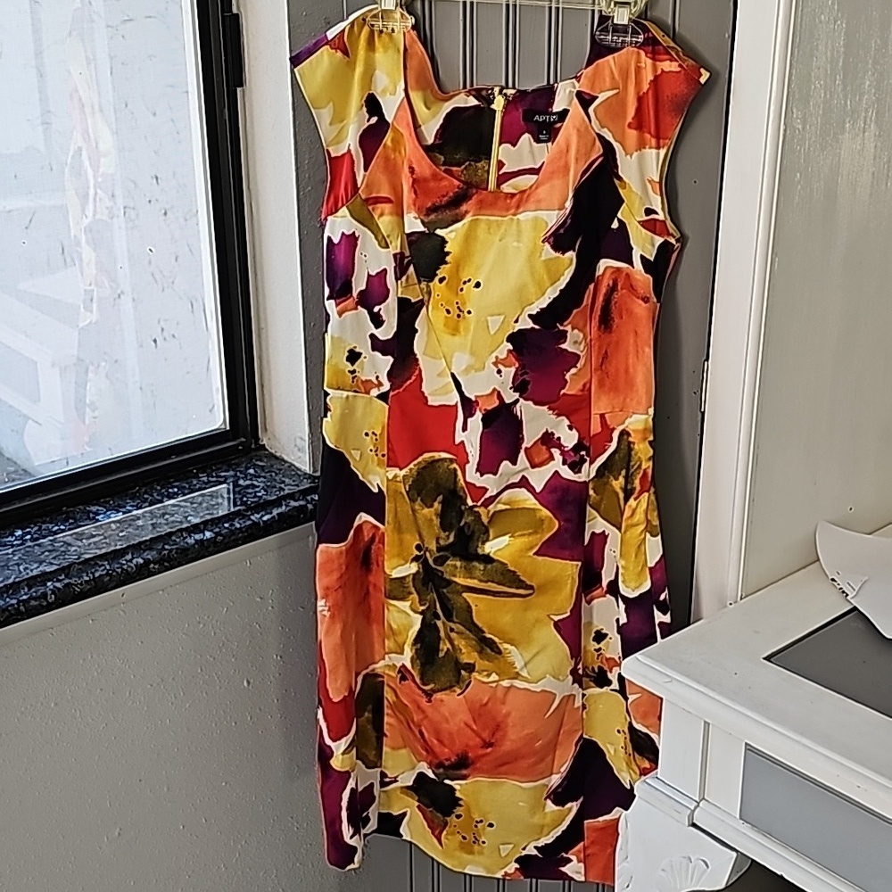 Apt 9 floral print dress size 4 NWT